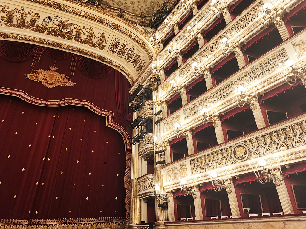 Napoli, Teatro San Carlo, palchi lato dx