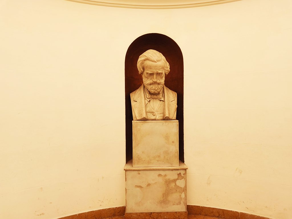 Napoli, Teatro San Carlo, busto di Giuseppe Verdi